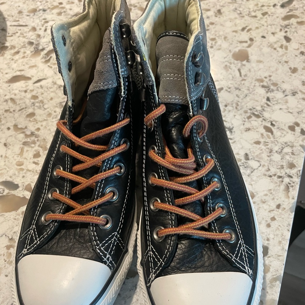 Converse Chuck Taylor Leather 
Hi Top Sneaker Men's 9
